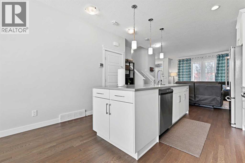 653 Redstone Drive Ne, Calgary, Alberta  T3N 1L1 - Photo 6 - A2268755