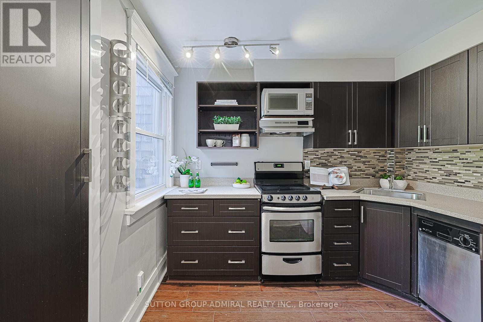 67 Gainsborough Road, Toronto, Ontario  M4L 3C1 - Photo 19 - E12517324