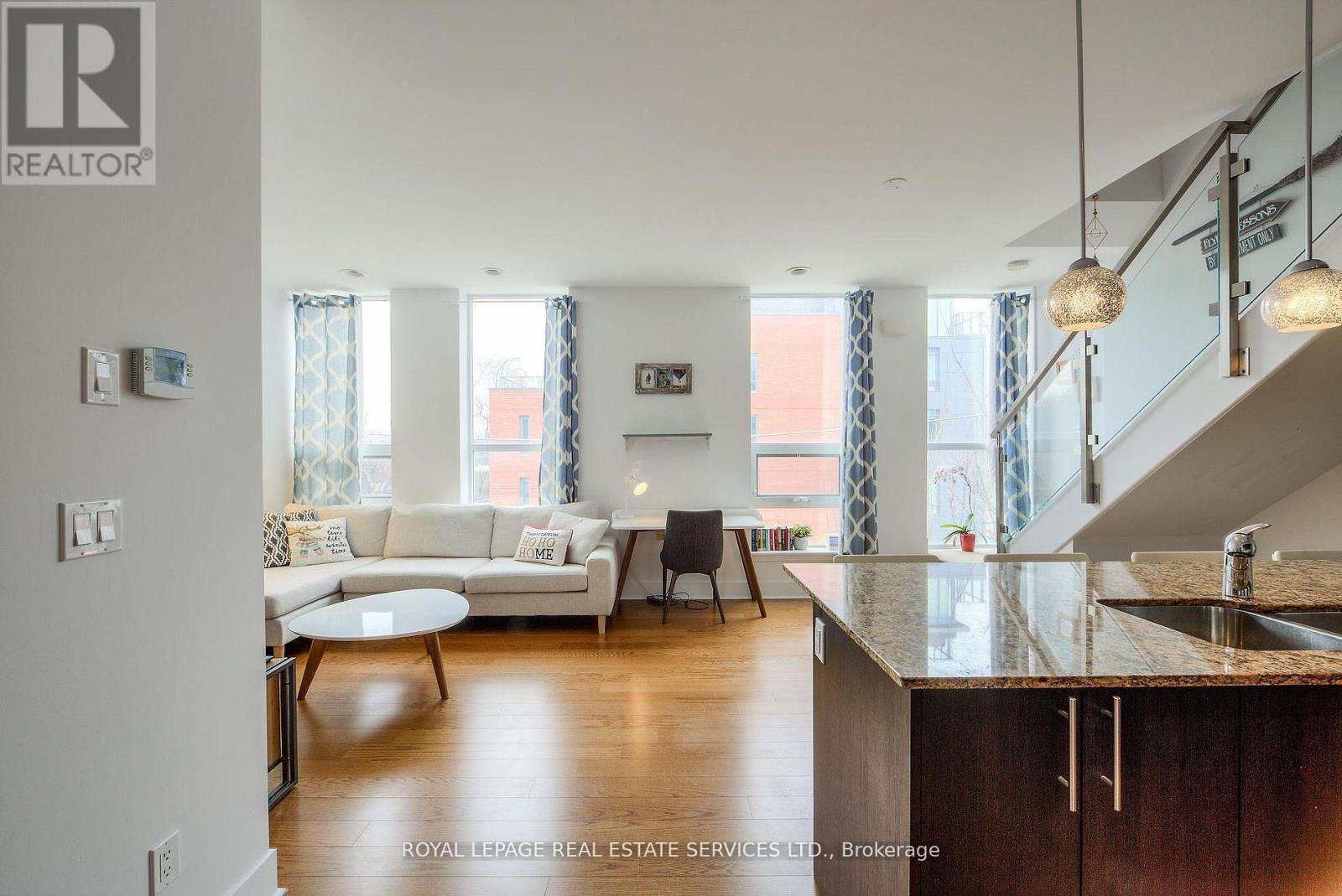 203 - 323 Kingston Road S, Toronto, Ontario  M4L 1T8 - Photo 4 - E12517448