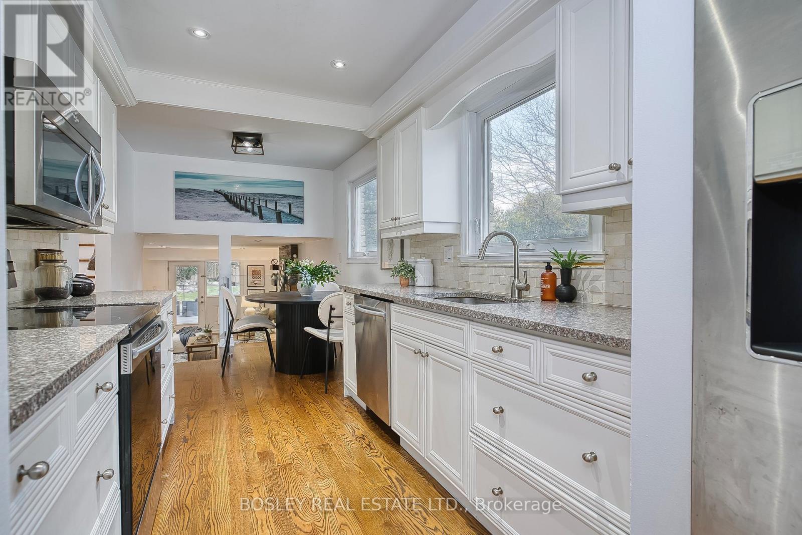 2972 Oslo Crescent, Mississauga, Ontario  L5N 1Z9 - Photo 4 - W12517052