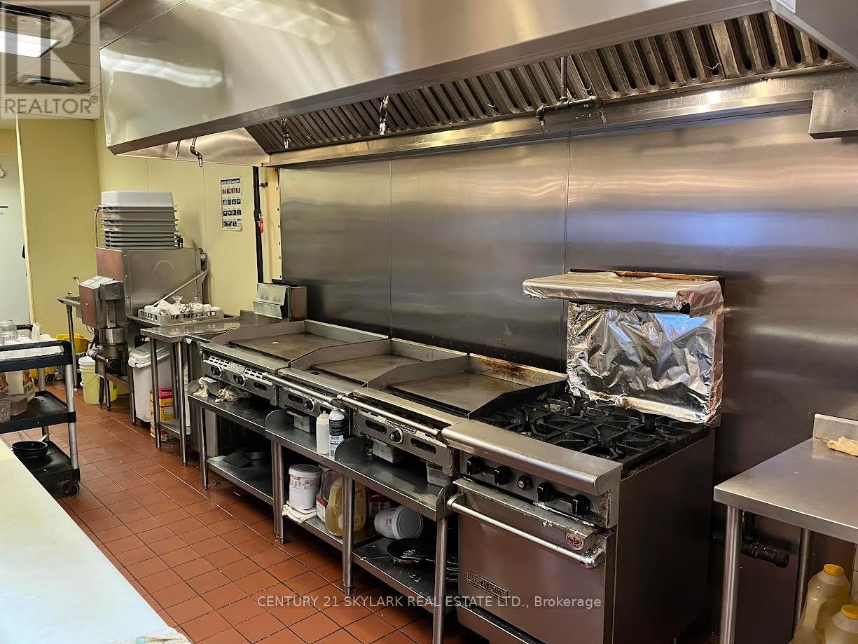 280 North Service Road W, Oakville, Ontario  L6M 3E6 - Photo 3 - W12517056