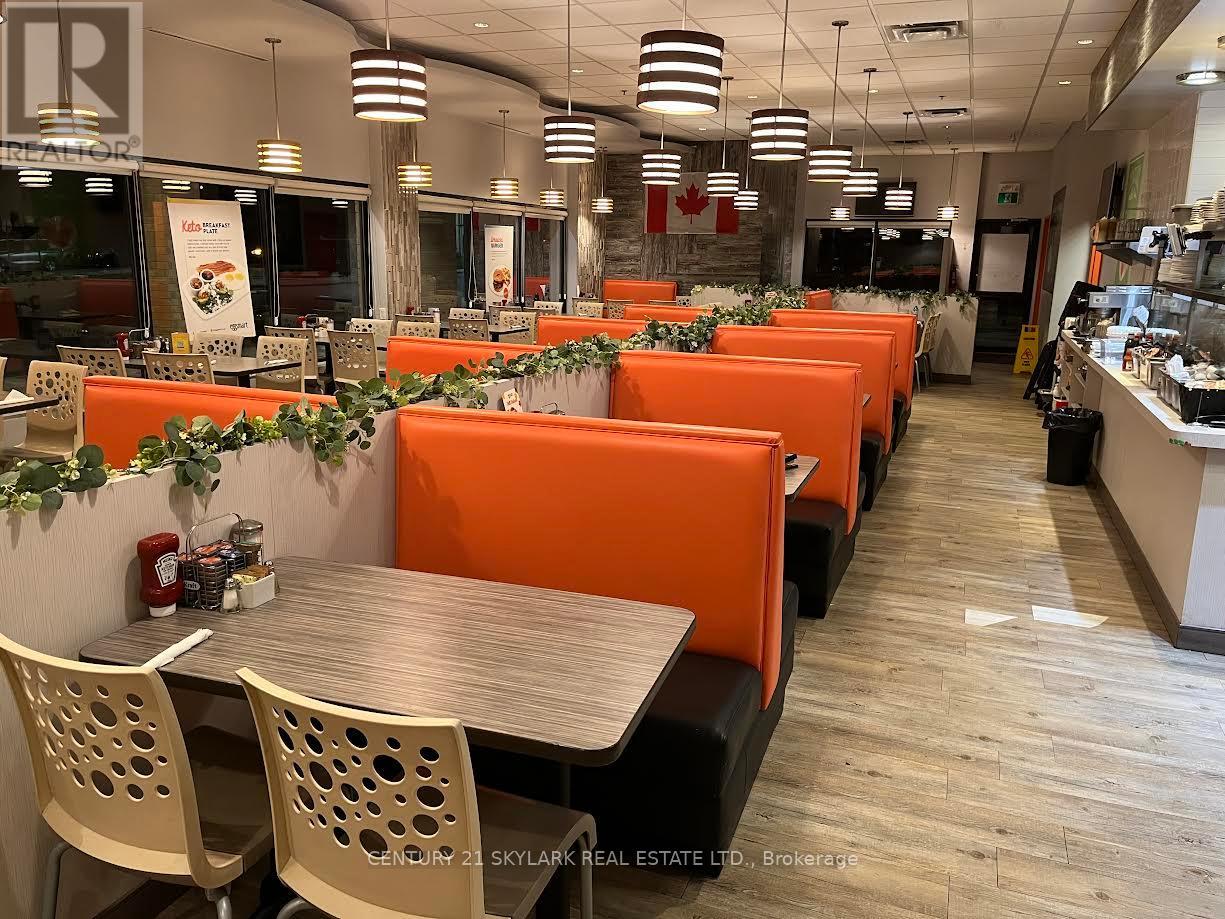 280 North Service Road W, Oakville, Ontario  L6M 3E6 - Photo 5 - W12517056