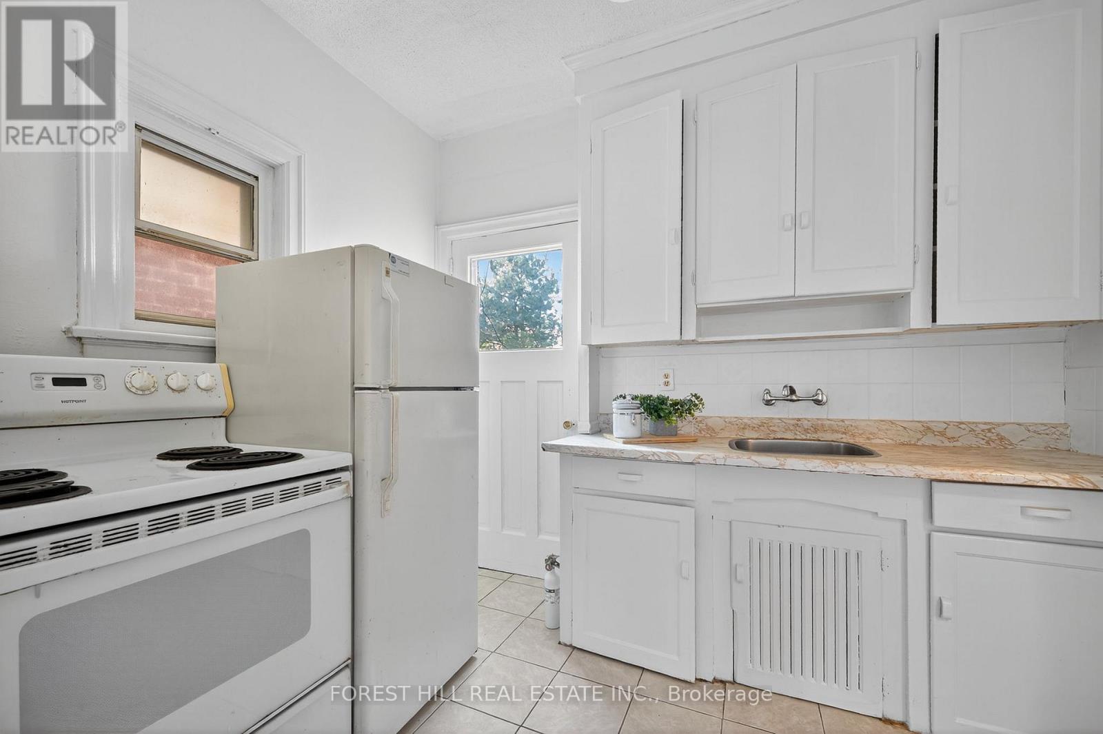 487 Clendenan Avenue, Toronto (Junction Area), Ontario  M6P 2X7 - Photo 13 - W12517082