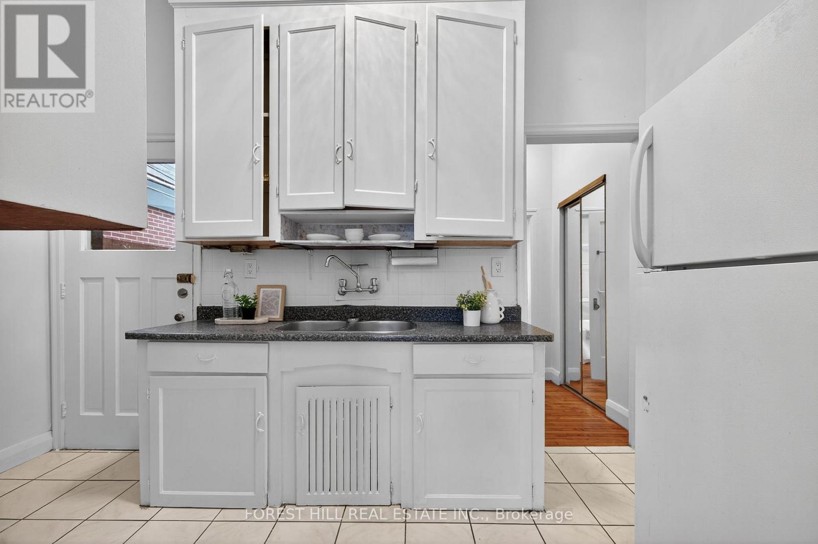 487 Clendenan Avenue, Toronto (Junction Area), Ontario  M6P 2X7 - Photo 7 - W12517082