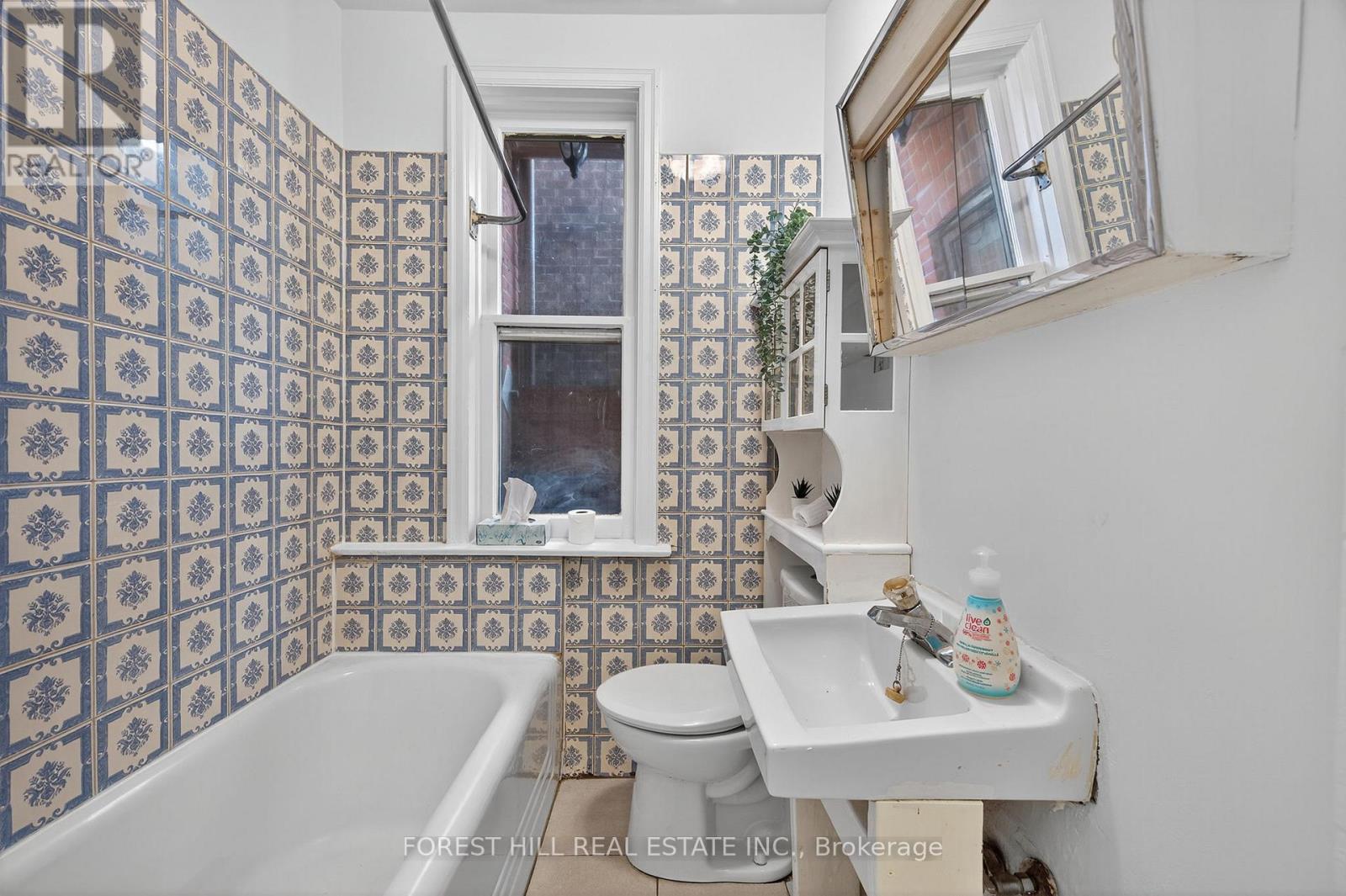 487 Clendenan Avenue, Toronto (Junction Area), Ontario  M6P 2X7 - Photo 8 - W12517082