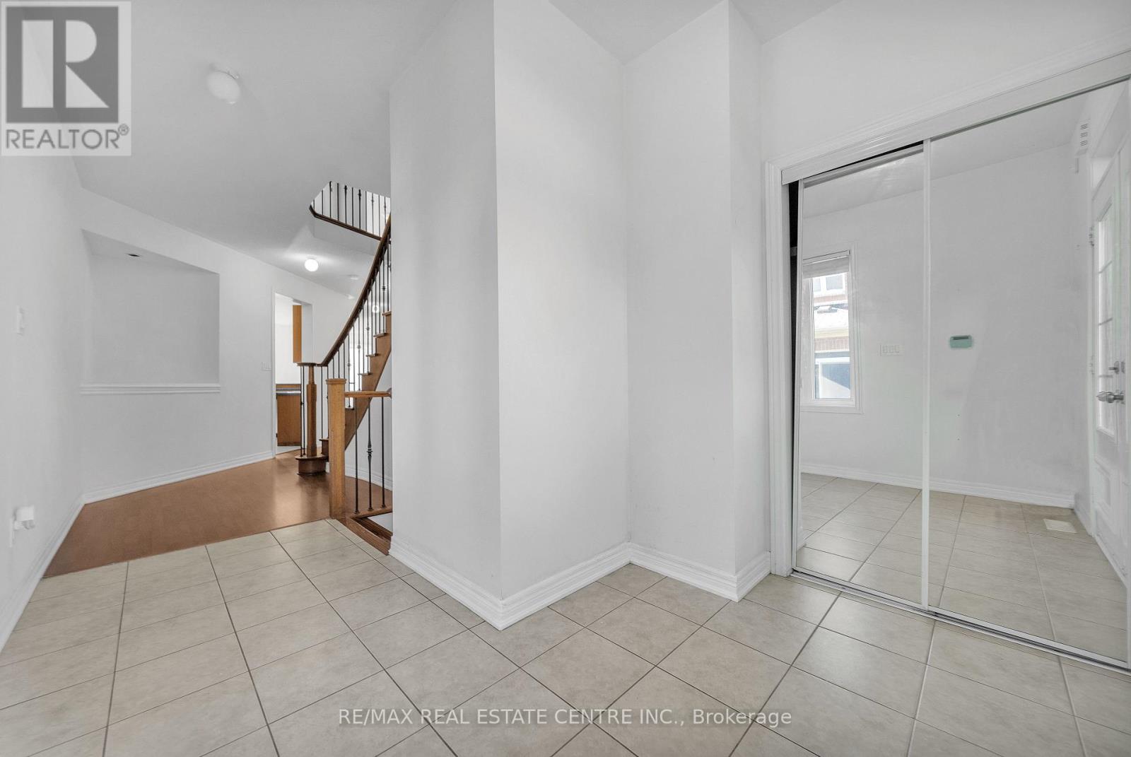 450 Tilt Point, Milton, Ontario  L9T 7Y5 - Photo 4 - W12517106