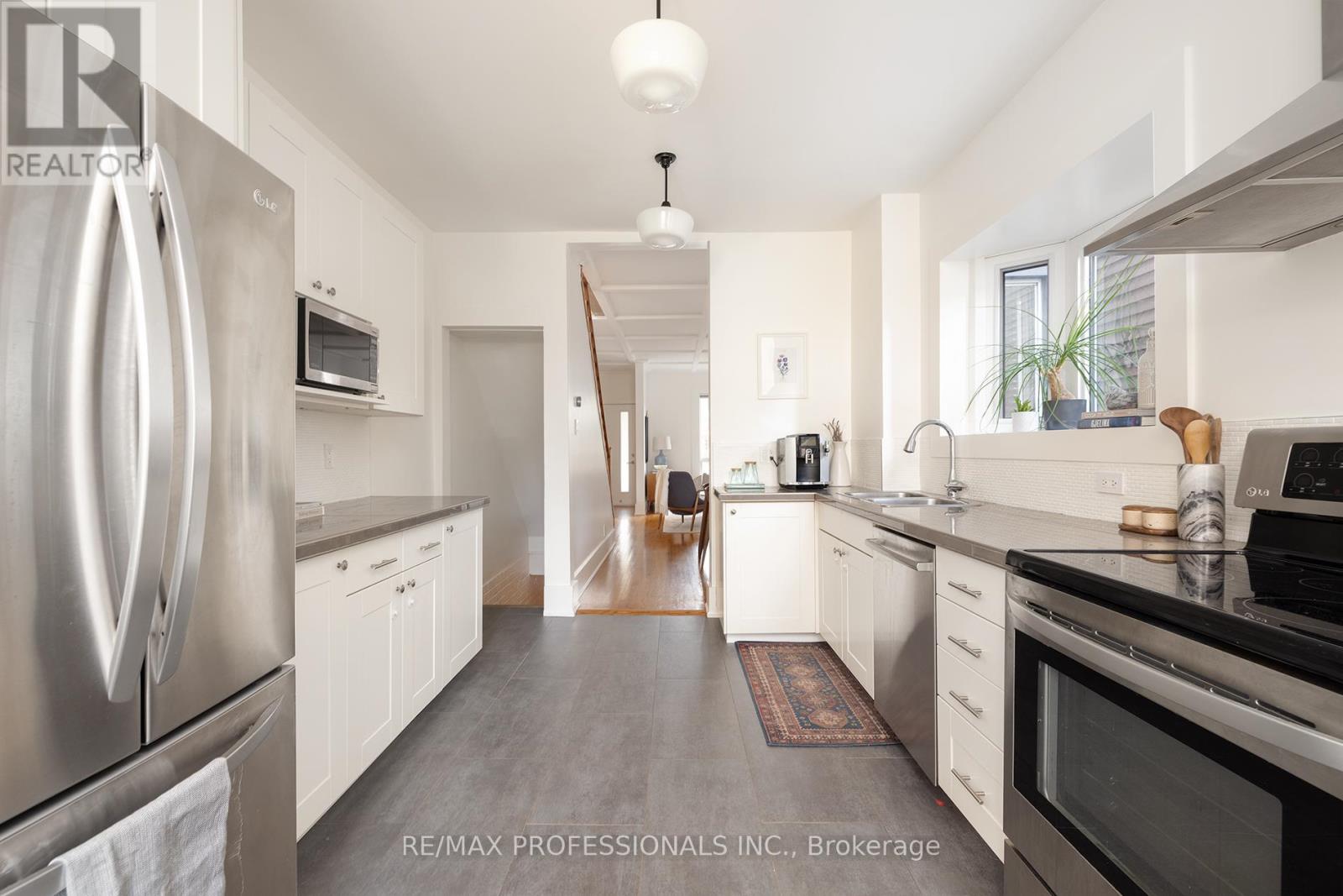 130 Westmoreland Avenue, Toronto, Ontario  M6H 2Z9 - Photo 10 - W12517108