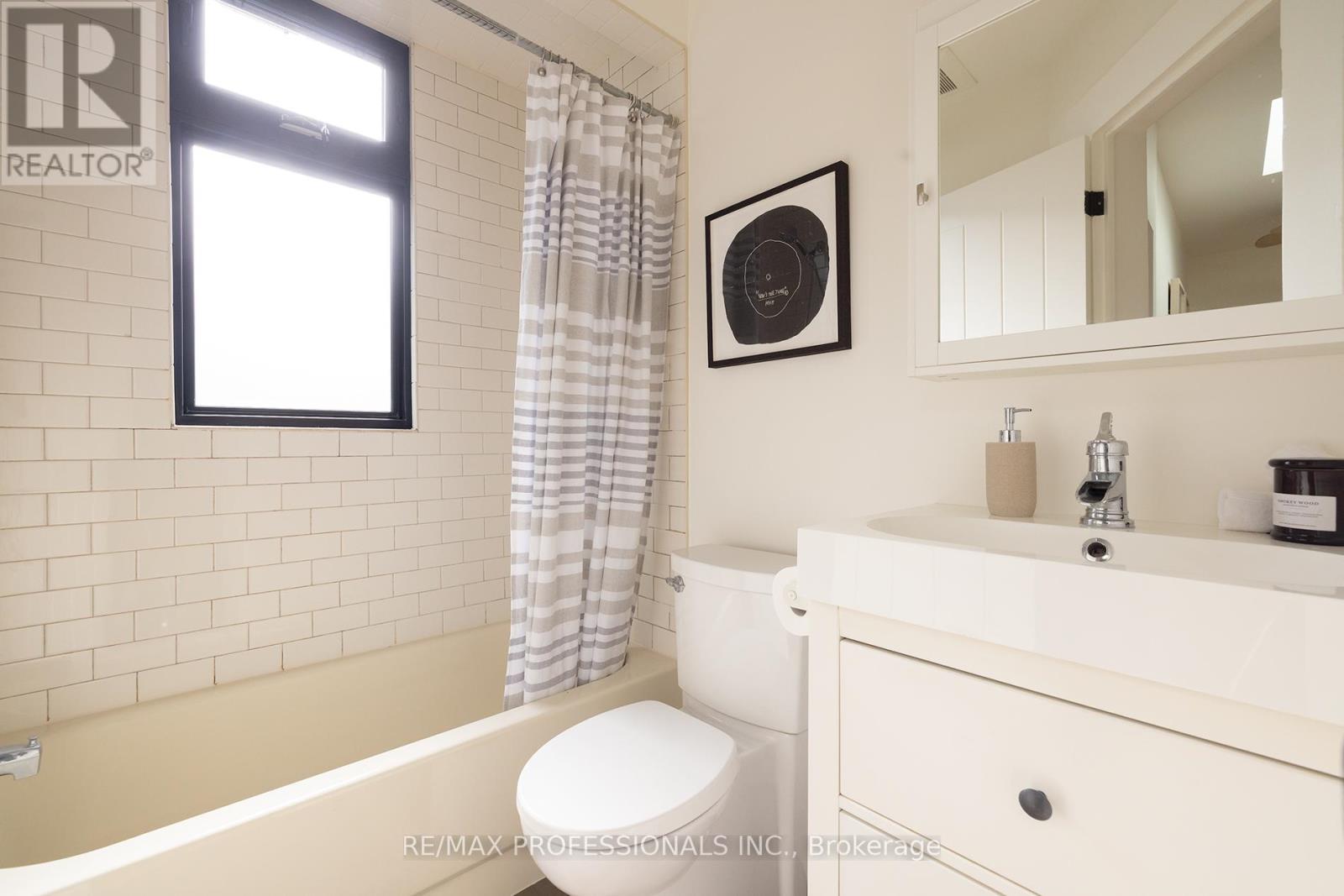 130 Westmoreland Avenue, Toronto, Ontario  M6H 2Z9 - Photo 22 - W12517108