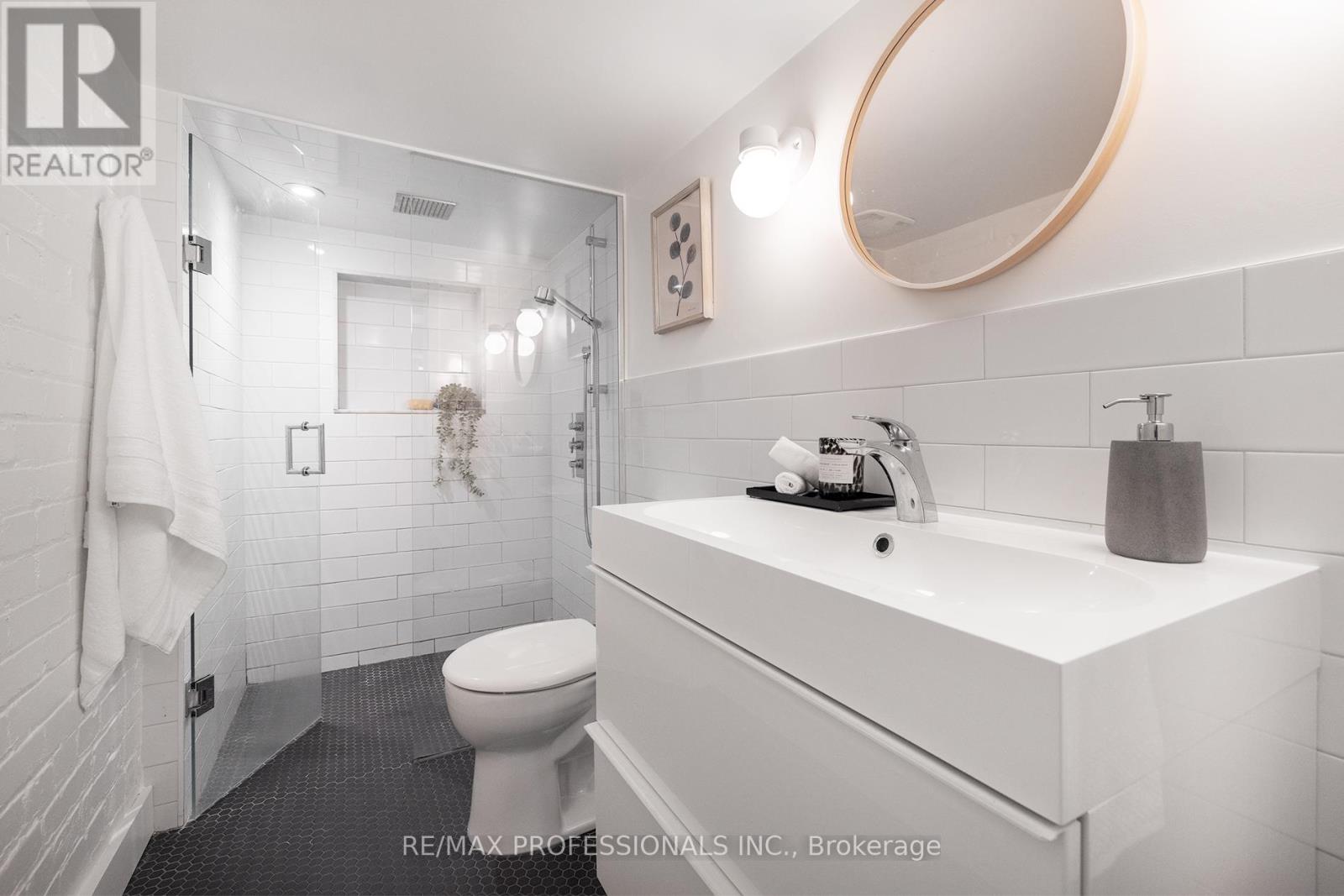 130 Westmoreland Avenue, Toronto, Ontario  M6H 2Z9 - Photo 25 - W12517108