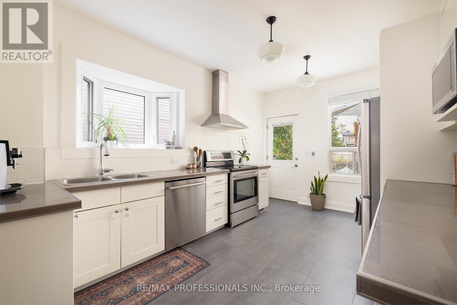 130 Westmoreland Avenue, Toronto, Ontario  M6H 2Z9 - Photo 8 - W12517108