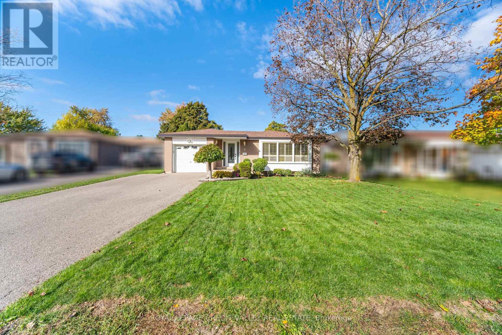 9 GLENORA CRESCENT, Brampton, Ontario