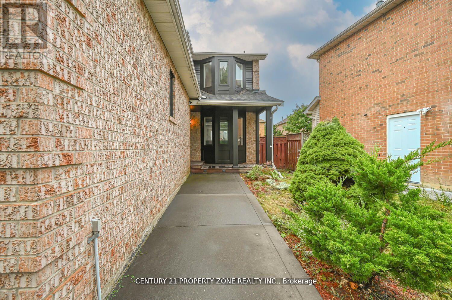 22 Lockwood Road, Brampton, Ontario  L6Y 4T7 - Photo 3 - W12517192