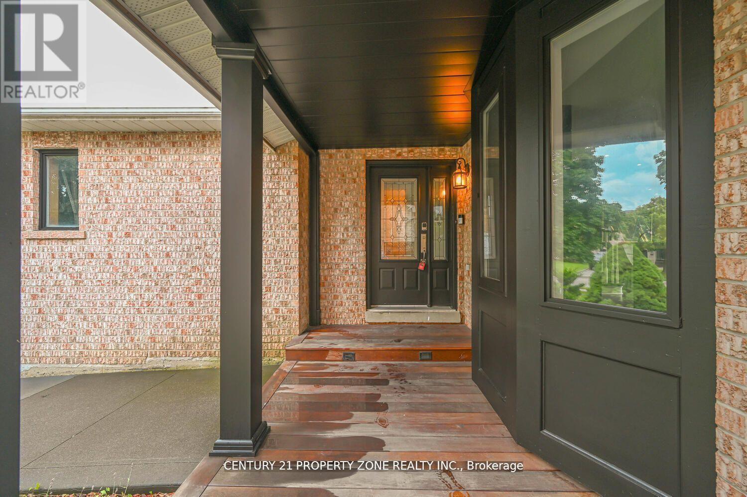 22 Lockwood Road, Brampton, Ontario  L6Y 4T7 - Photo 4 - W12517192