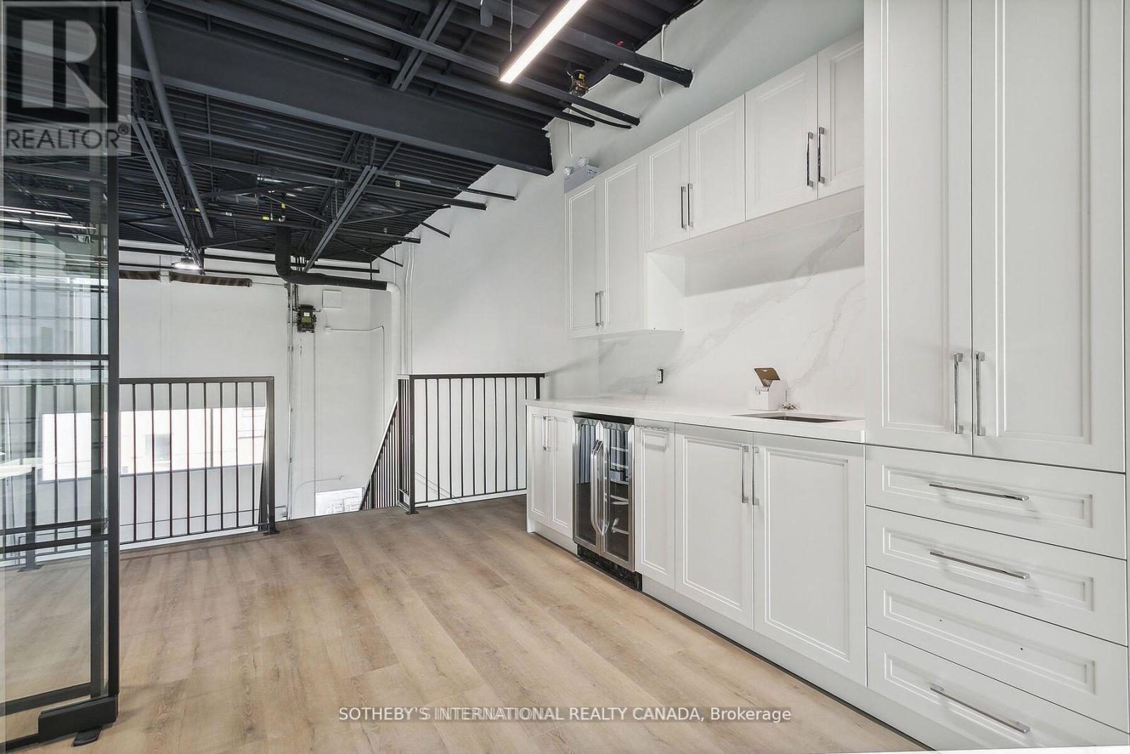 5 - 5270 Solar Drive, Mississauga, Ontario  L4W 0G7 - Photo 2 - W12517194