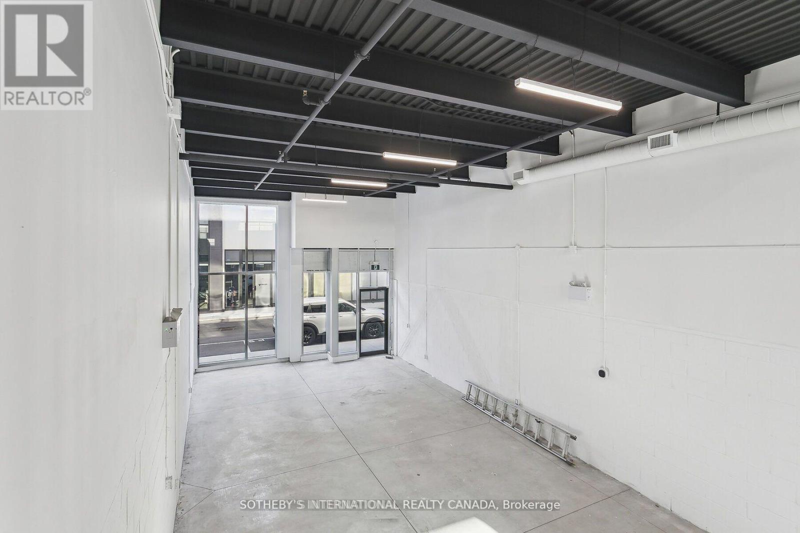 5 - 5270 Solar Drive, Mississauga, Ontario  L4W 0G7 - Photo 3 - W12517194