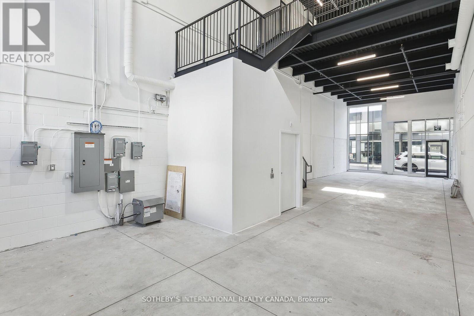 5 - 5270 Solar Drive, Mississauga, Ontario  L4W 0G7 - Photo 4 - W12517194