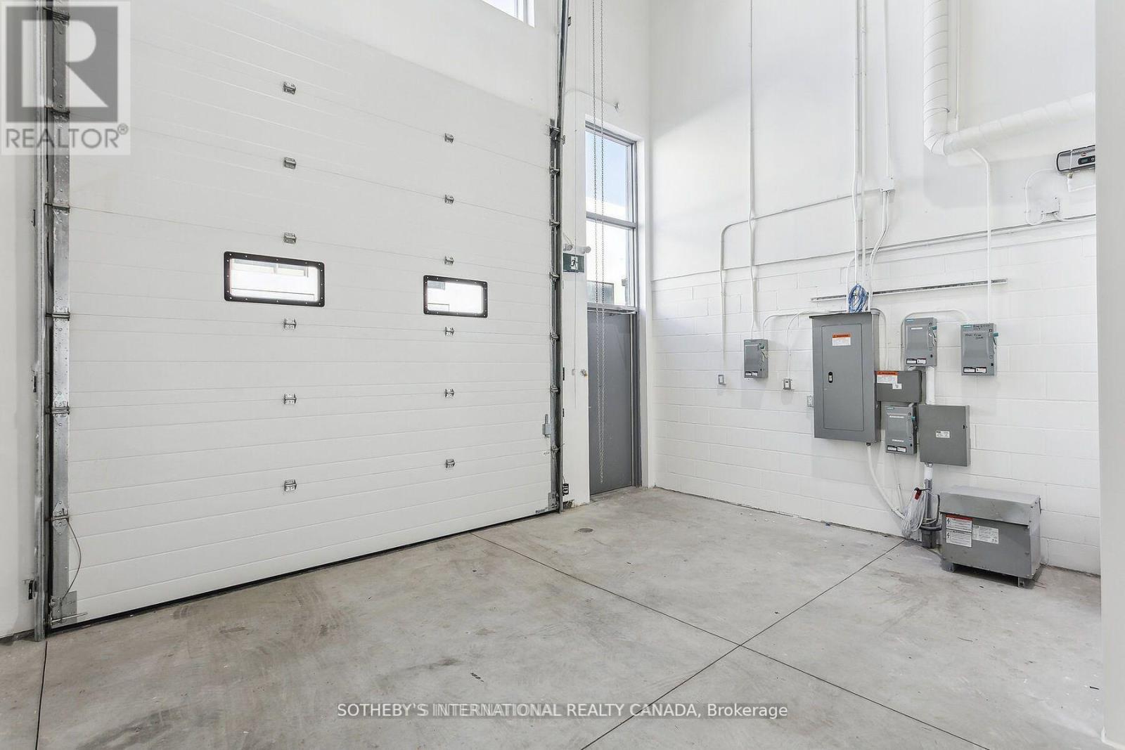 5 - 5270 Solar Drive, Mississauga, Ontario  L4W 0G7 - Photo 5 - W12517194