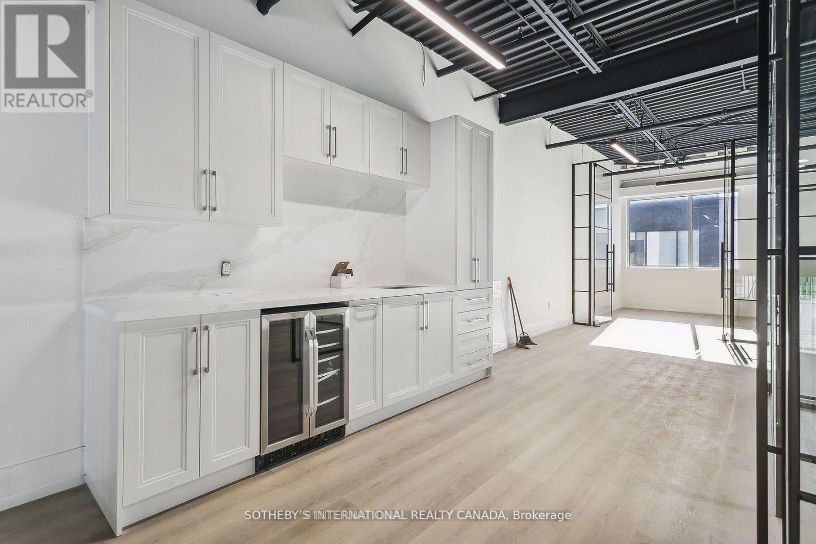 5 - 5270 Solar Drive, Mississauga, Ontario  L4W 0G7 - Photo 7 - W12517194