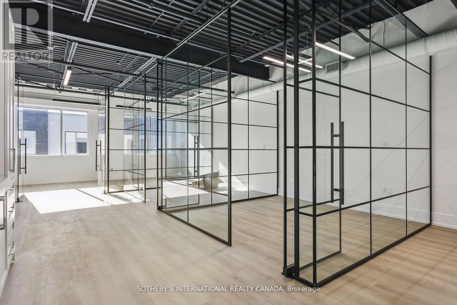 5 - 5270 Solar Drive, Mississauga, Ontario  L4W 0G7 - Photo 8 - W12517194