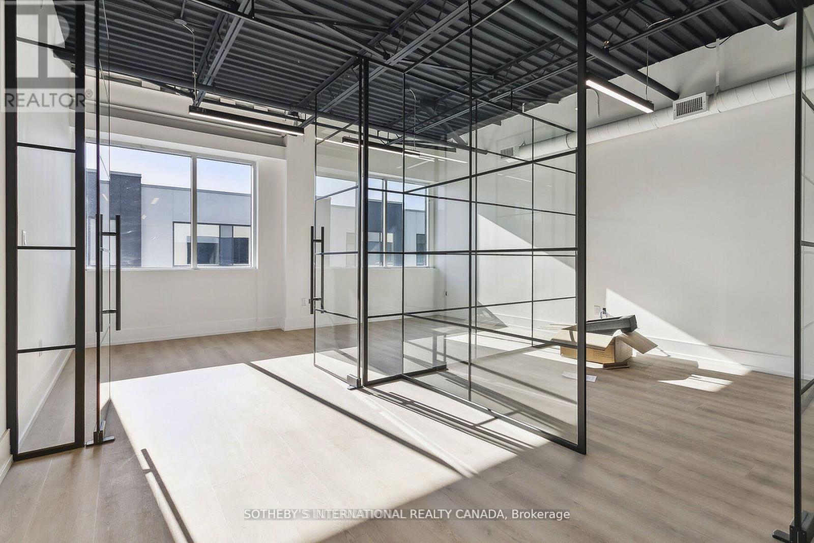 5 - 5270 Solar Drive, Mississauga, Ontario  L4W 0G7 - Photo 9 - W12517194