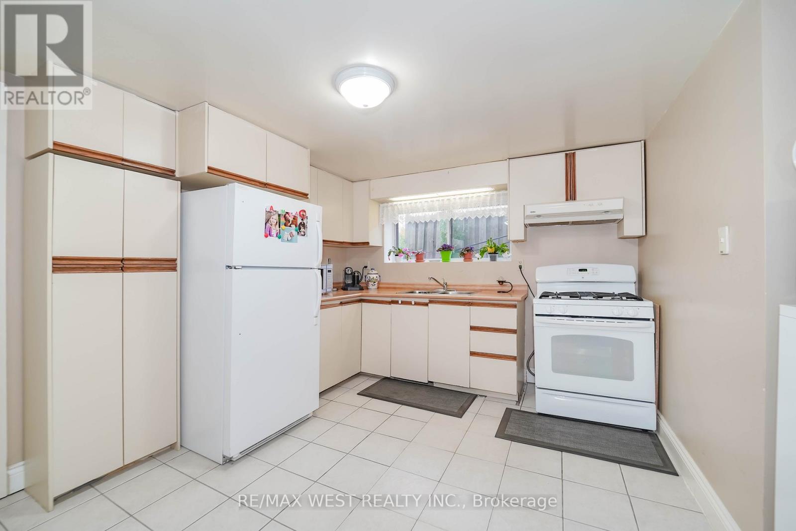 7 Bimini Crescent, Toronto, Ontario  M3N 1S1 - Photo 10 - W12517210