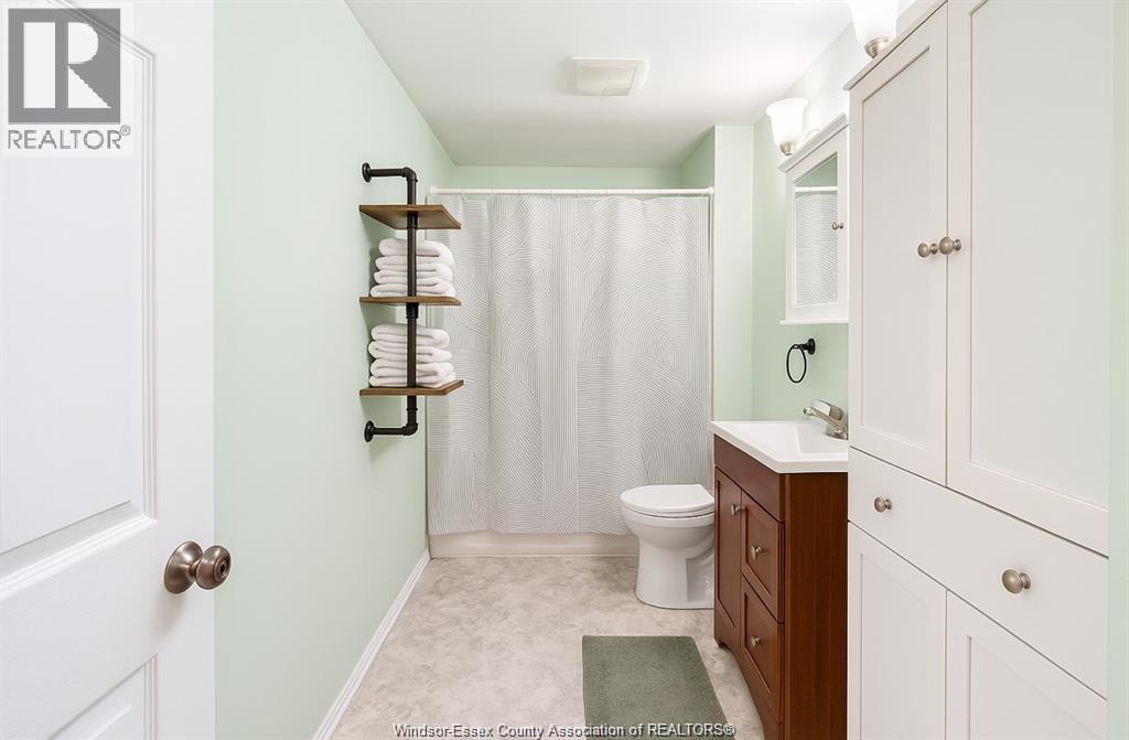 694 Orchard Avenue, Sarnia, Ontario N8N 2X2 - Photo 10 - 25028226