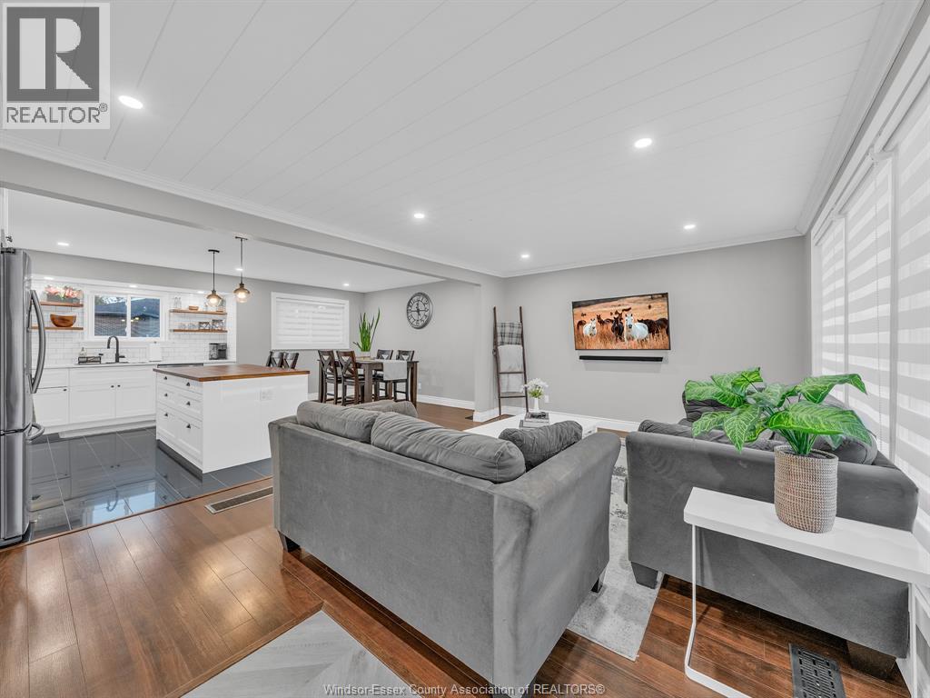 77 Venetian, Amherstburg, Ontario N9V 3A3 - Photo 2 - 25028204