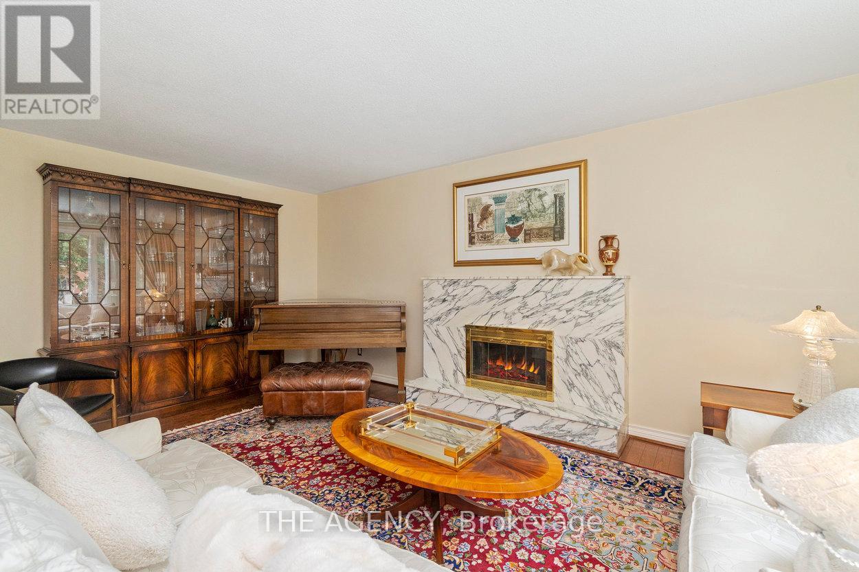 178 Millpond Court, Richmond Hill, Ontario  L4C 4W5 - Photo 5 - N12517232