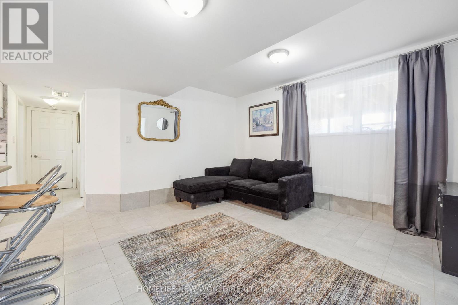 Lower - 31 Metropolitan Crescent, Georgina, Ontario  L4P 1L6 - Photo 2 - N12517242