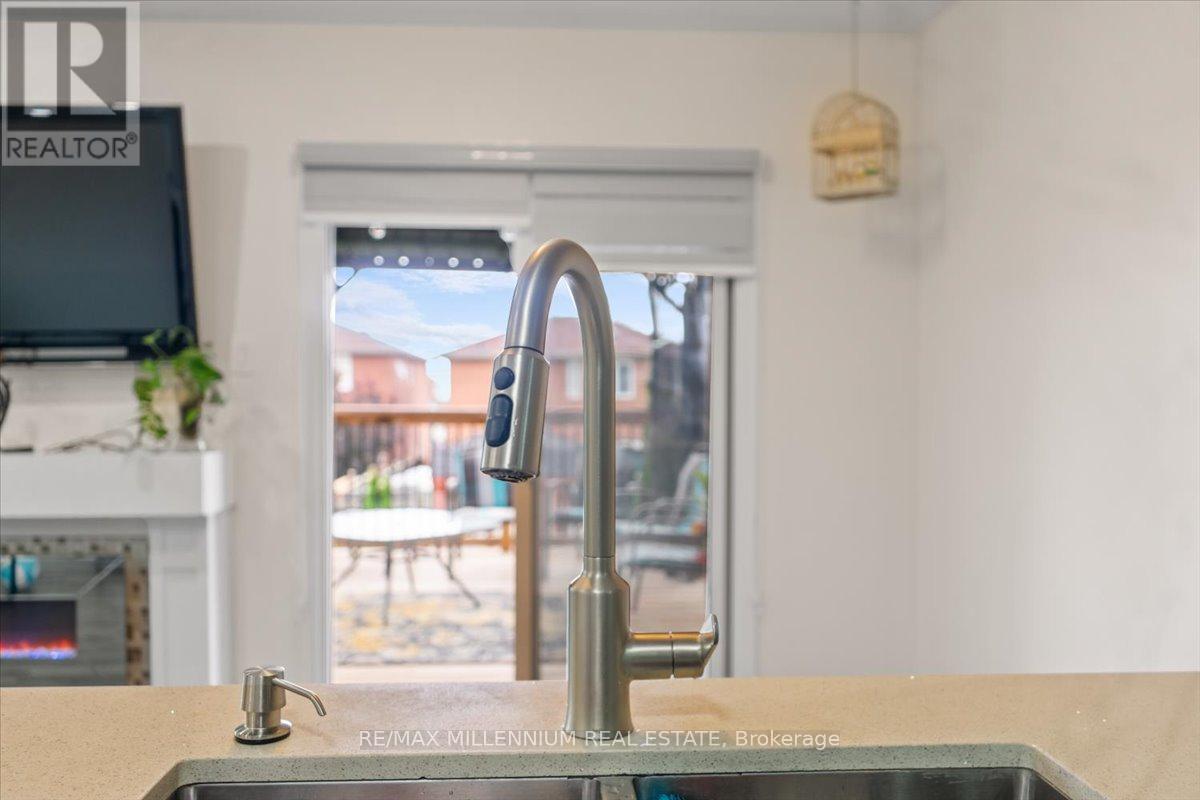 83 Smith Street, Bradford West Gwillimbury, Ontario  L3Z 3E3 - Photo 11 - N12517394