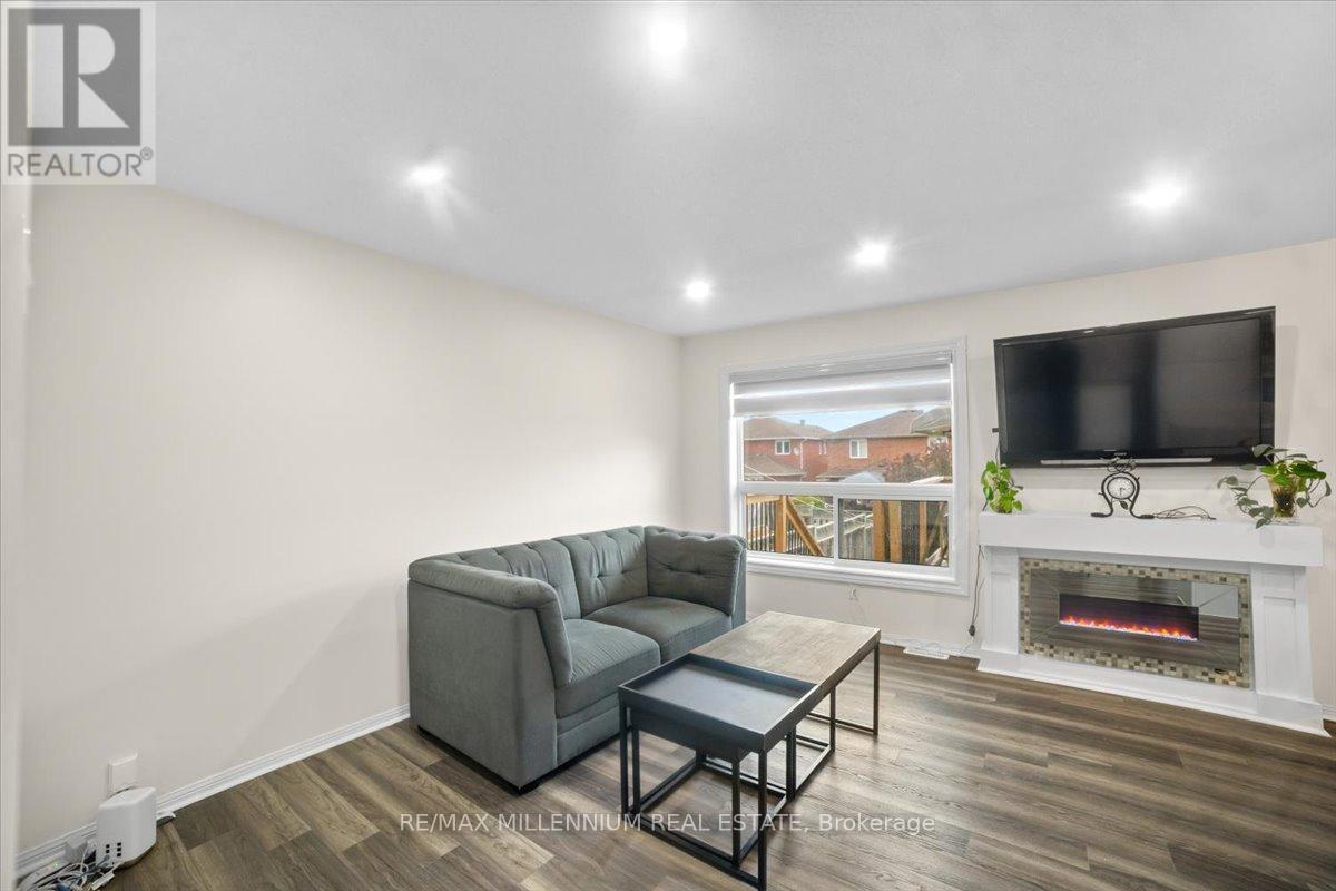 83 Smith Street, Bradford West Gwillimbury, Ontario  L3Z 3E3 - Photo 17 - N12517394