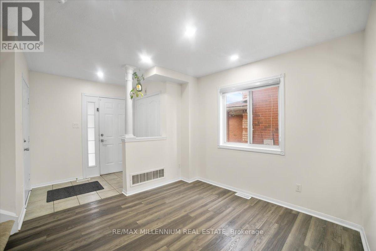 83 Smith Street, Bradford West Gwillimbury, Ontario  L3Z 3E3 - Photo 3 - N12517394