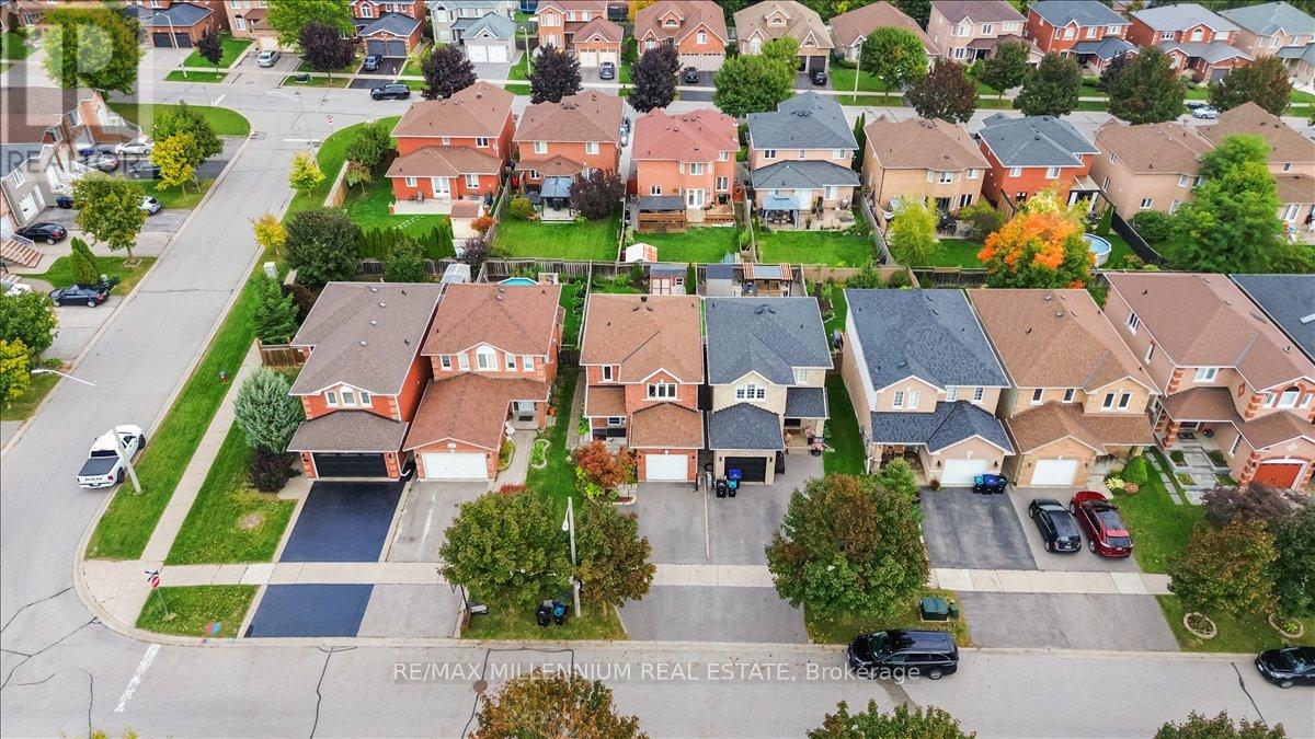 83 Smith Street, Bradford West Gwillimbury, Ontario  L3Z 3E3 - Photo 41 - N12517394