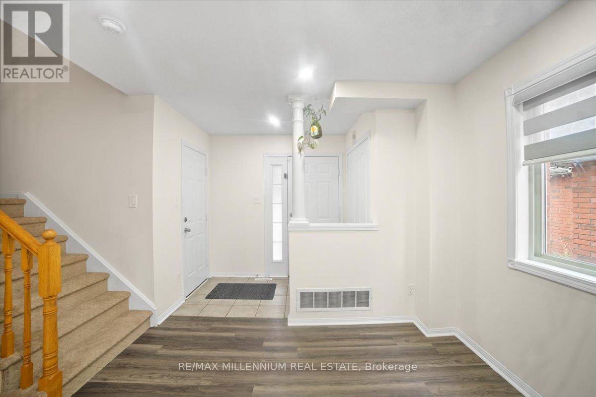 83 Smith Street, Bradford West Gwillimbury, Ontario  L3Z 3E3 - Photo 5 - N12517394