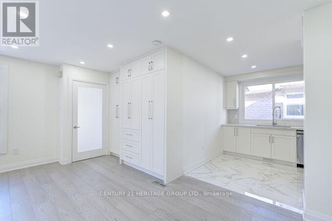 187 Currey Crescent, Newmarket, Ontario  L3Y 5M7 - Photo 4 - N12517418