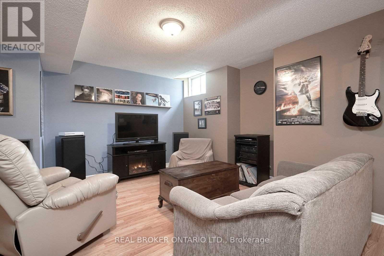 41 Darcel Crescent, Barrie (East Bayfield), Ontario L4M 6X3 - Photo 12 - S12517450