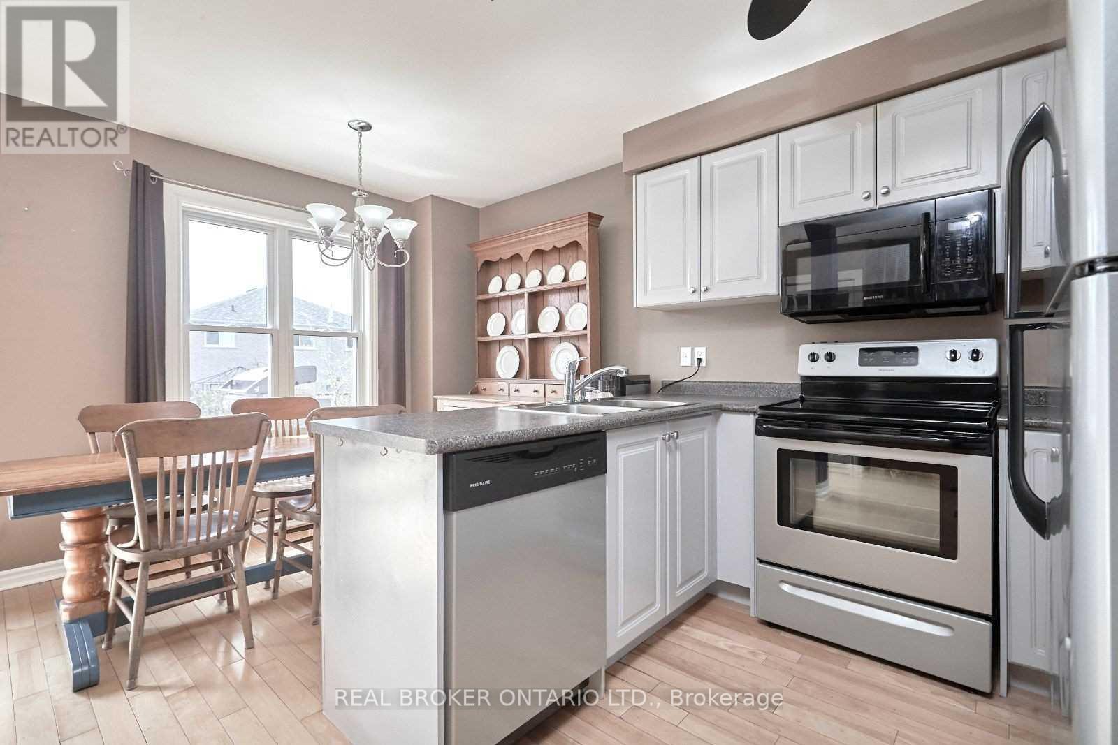 41 Darcel Crescent, Barrie (East Bayfield), Ontario L4M 6X3 - Photo 4 - S12517450