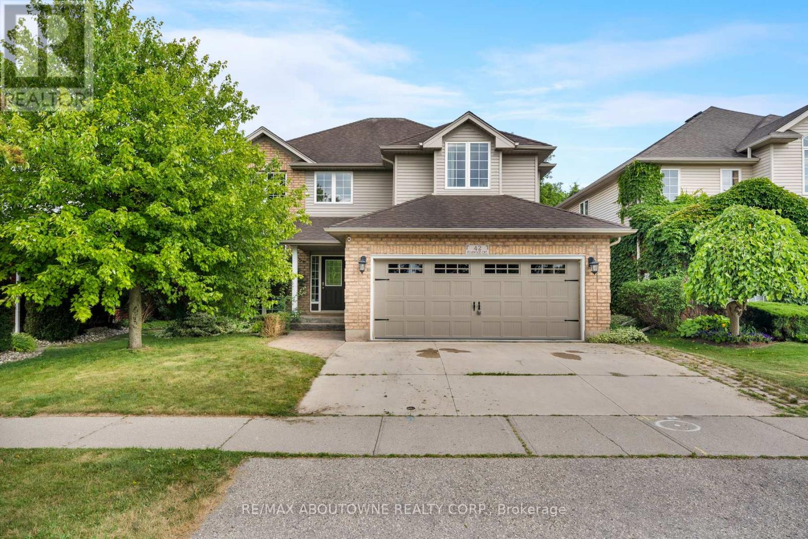 42 PEARWOOD COURT, Kitchener, Ontario