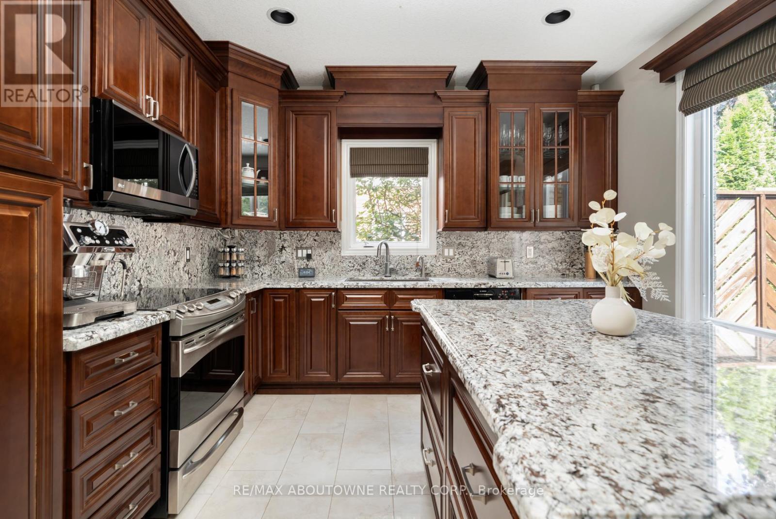 42 Pearwood Court, Kitchener, Ontario  N2P 2L1 - Photo 15 - X12517068