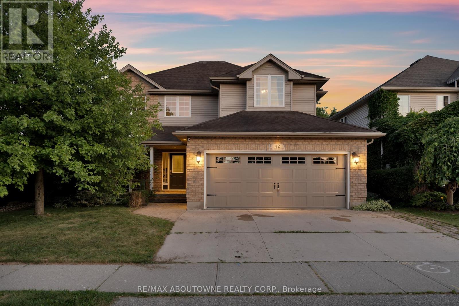 42 Pearwood Court, Kitchener, Ontario  N2P 2L1 - Photo 2 - X12517068