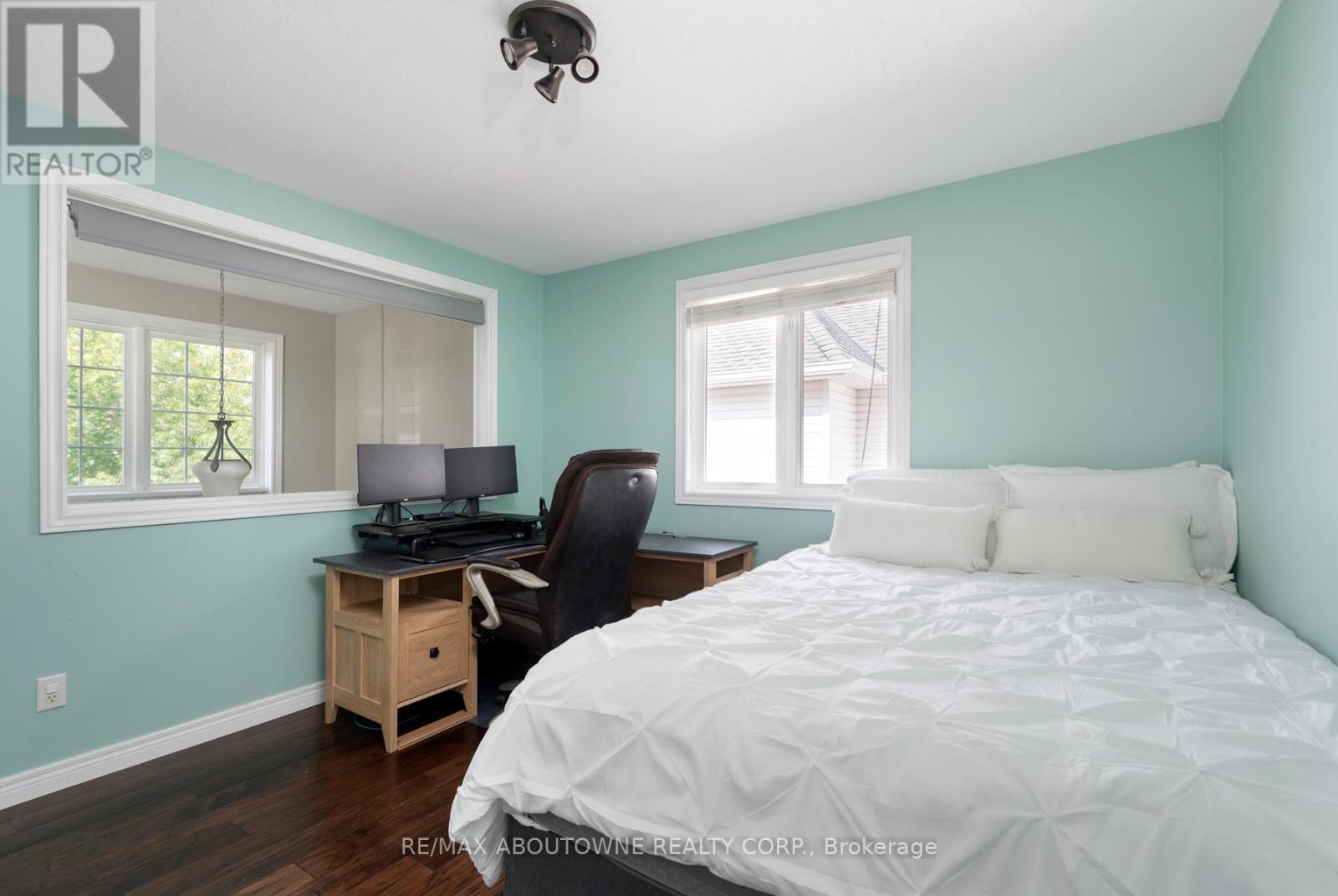 42 Pearwood Court, Kitchener, Ontario  N2P 2L1 - Photo 24 - X12517068