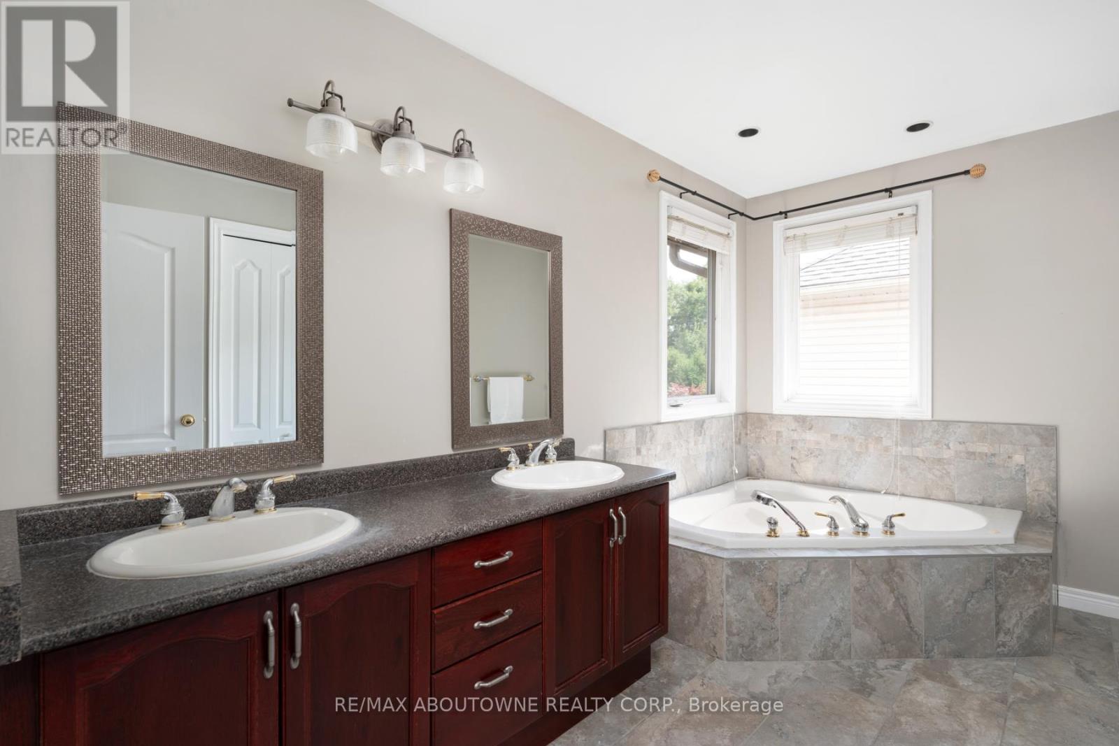 42 Pearwood Court, Kitchener, Ontario  N2P 2L1 - Photo 27 - X12517068