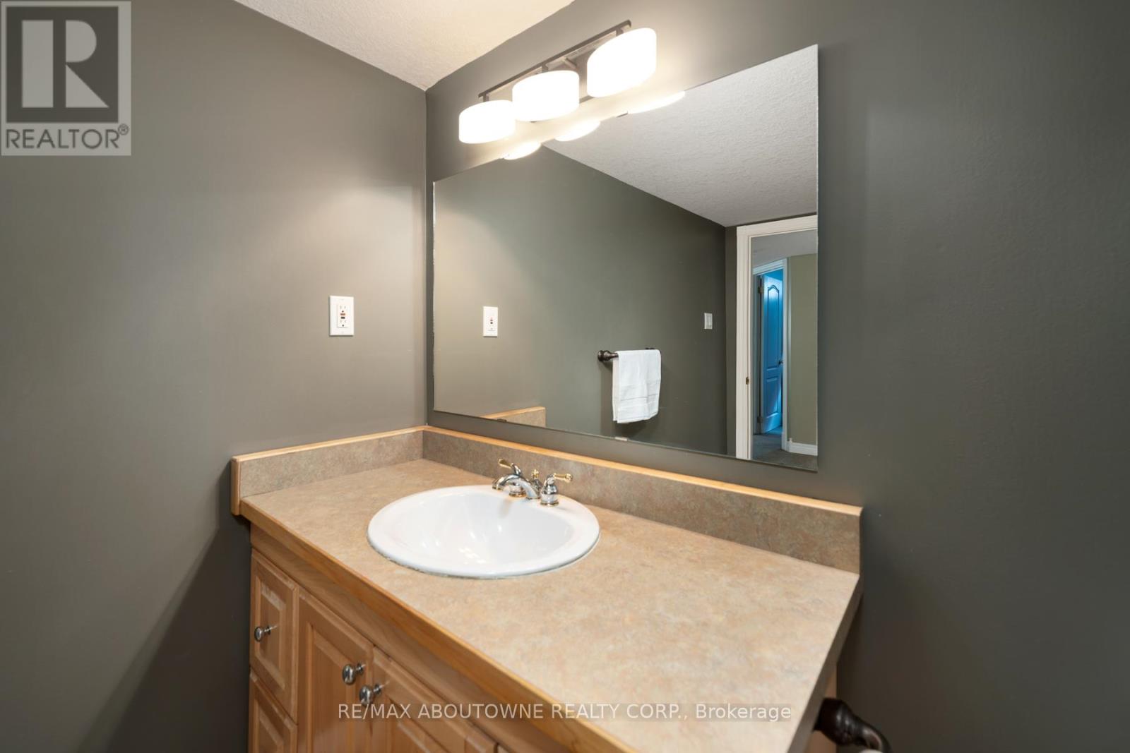 42 Pearwood Court, Kitchener, Ontario  N2P 2L1 - Photo 29 - X12517068