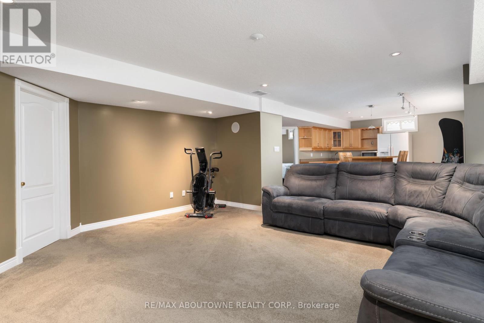 42 Pearwood Court, Kitchener, Ontario  N2P 2L1 - Photo 34 - X12517068