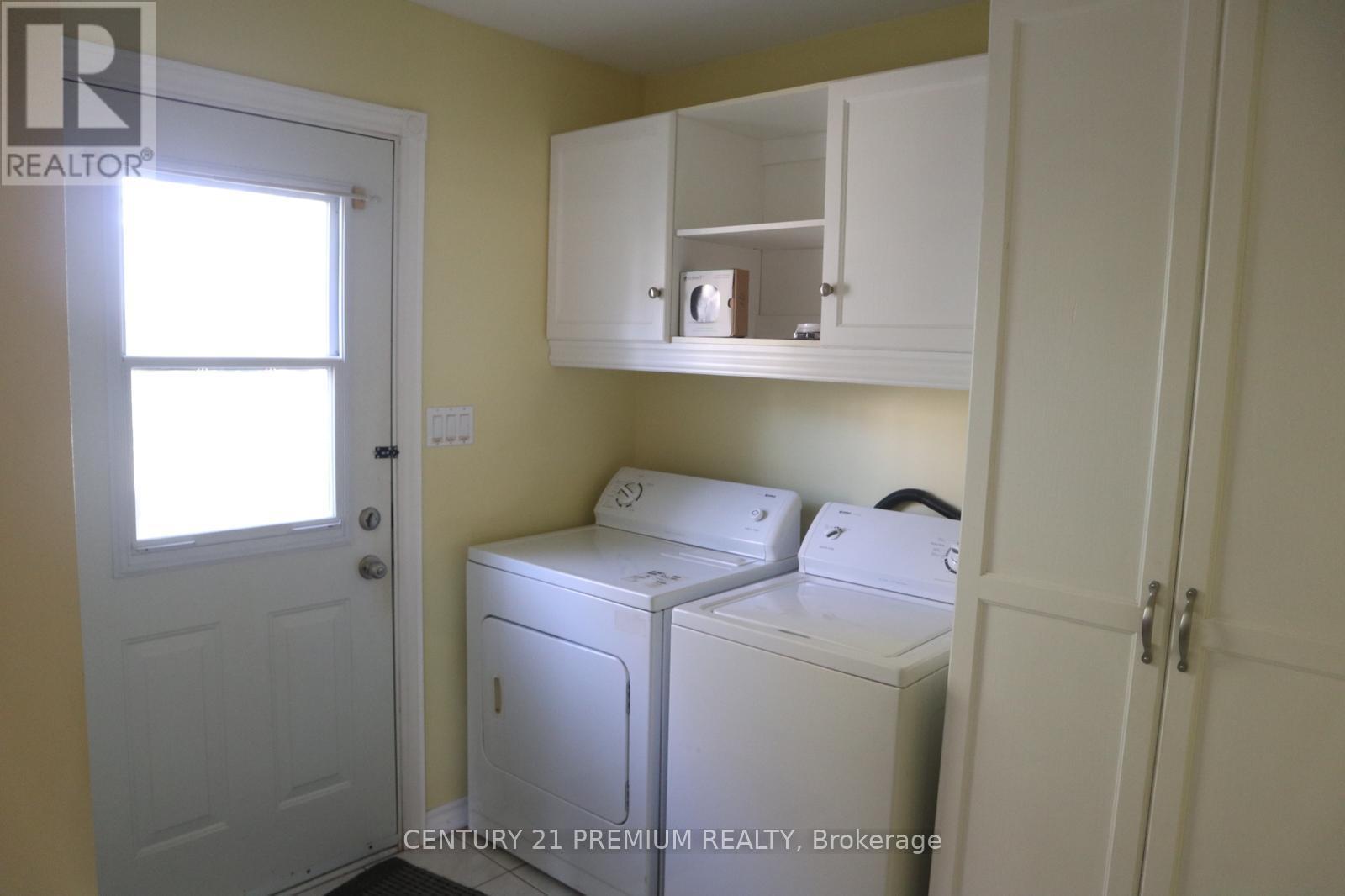 Upper Floor - 56 Princess Avenue, St. Thomas, Ontario  N5R 3V7 - Photo 10 - X12517208