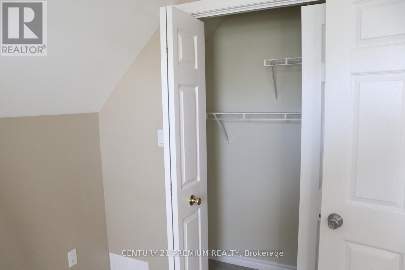 Upper Floor - 56 Princess Avenue, St. Thomas, Ontario  N5R 3V7 - Photo 6 - X12517208