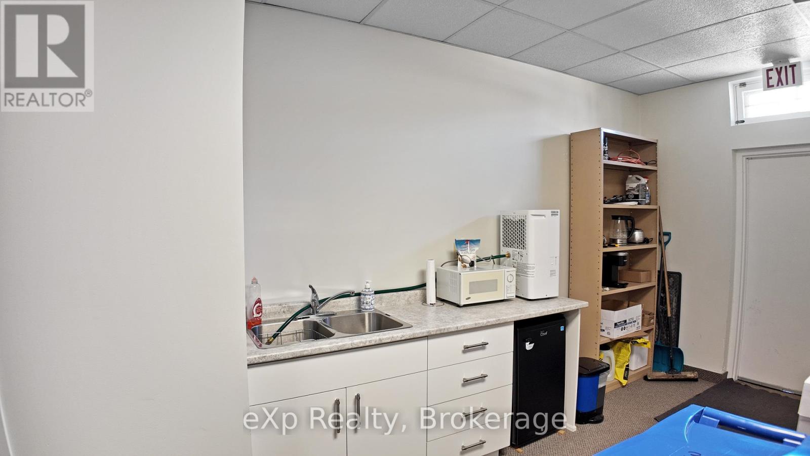 322 10th Street, Hanover, Ontario N4N 1P3 - Photo 11 - X12517598