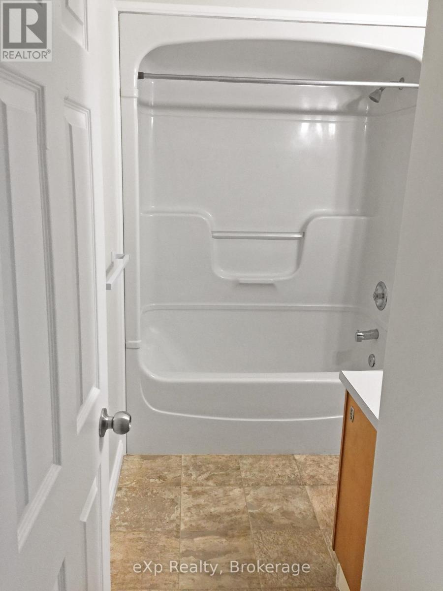 322 10th Street, Hanover, Ontario N4N 1P3 - Photo 32 - X12517598