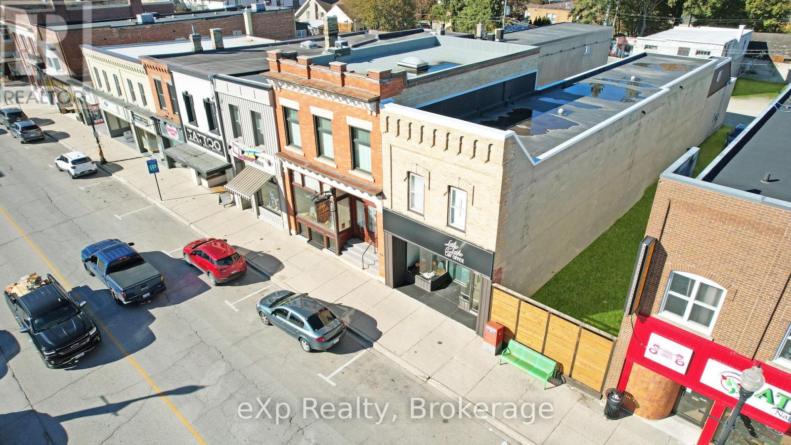 322 10th Street, Hanover, Ontario N4N 1P3 - Photo 4 - X12517598