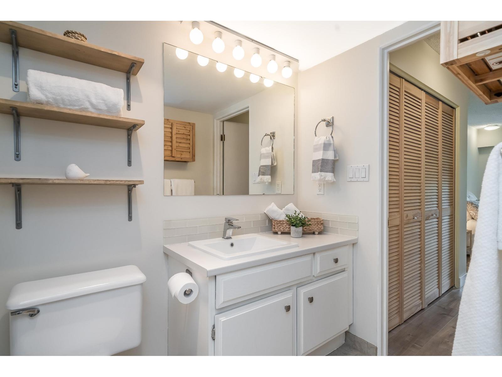 303 1360 Martin Street, White Rock, British Columbia  V4B 3W5 - Photo 12 - R3065150